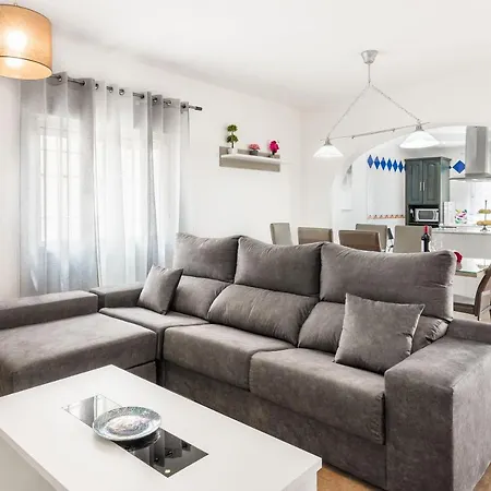 Літній будинок Casa Familiar La Lobita 2 *